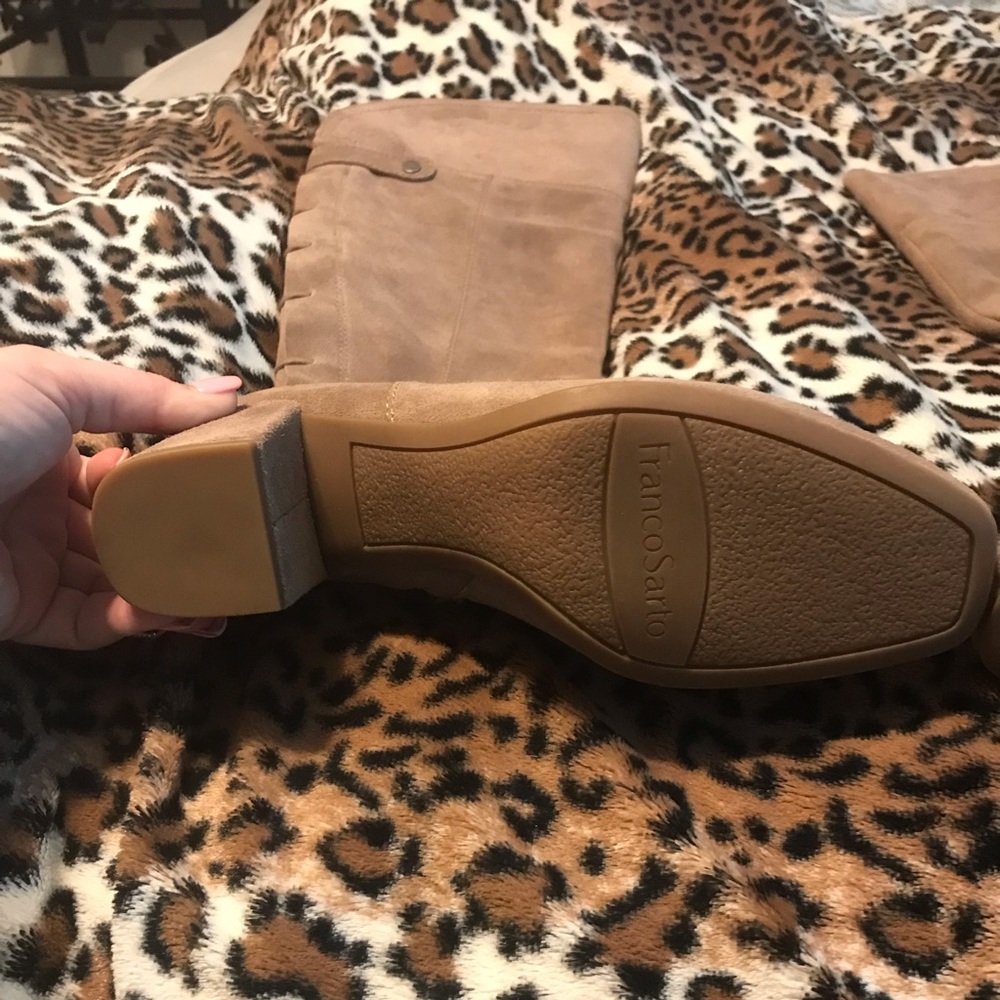 Tall beautiful BRAND NEW Tan 👢 boots 👢